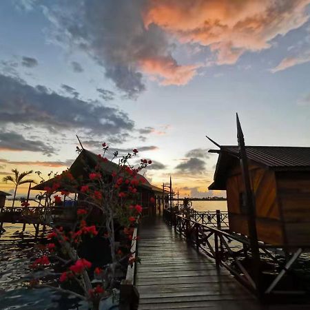 Seacoral Water Chalet Hotel Semporna Bagian luar foto