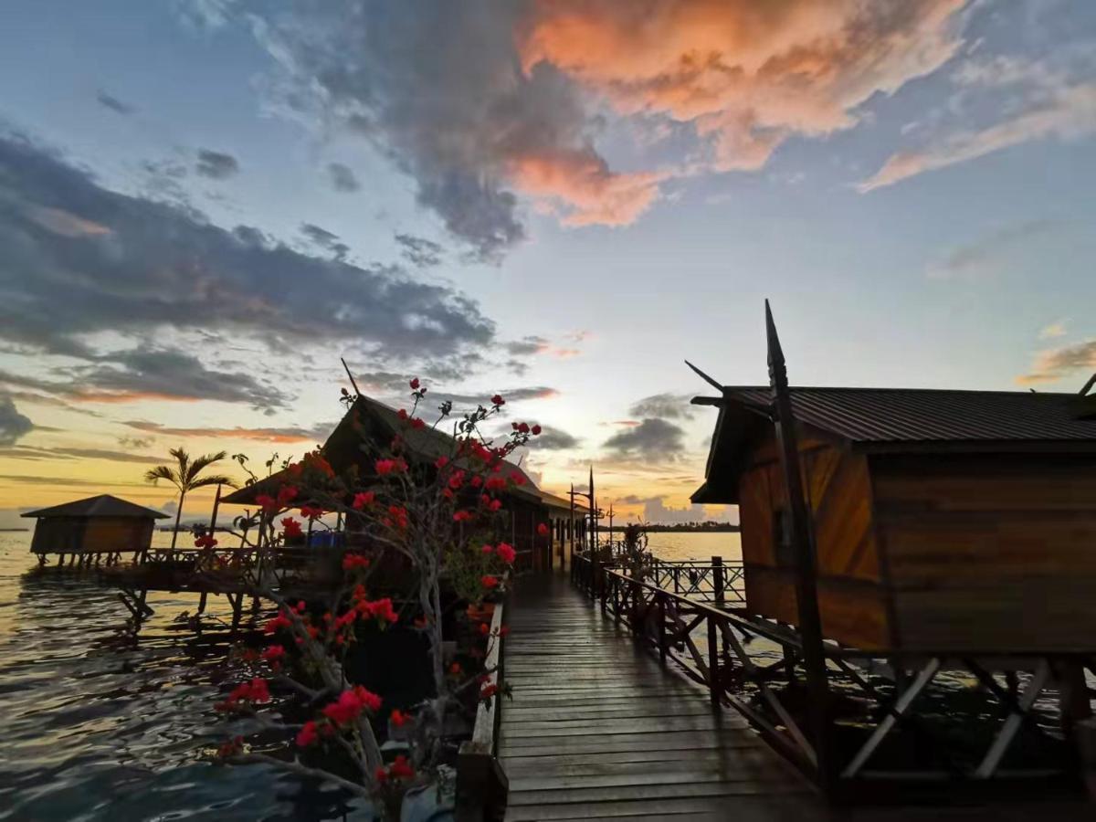 Seacoral Water Chalet Hotel Semporna Bagian luar foto
