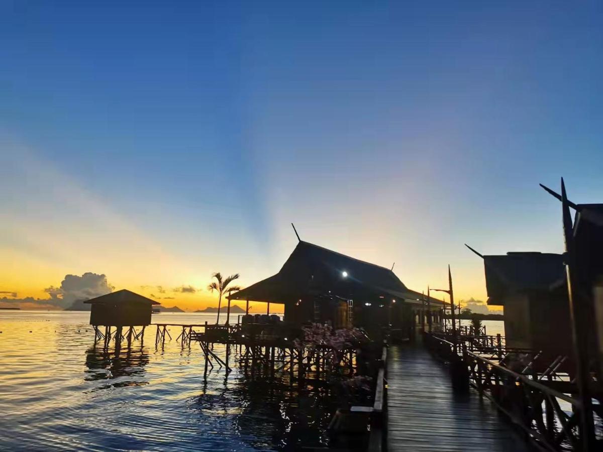 Seacoral Water Chalet Hotel Semporna Bagian luar foto