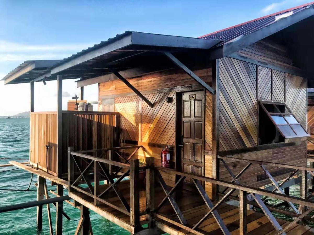 Seacoral Water Chalet Hotel Semporna Bagian luar foto