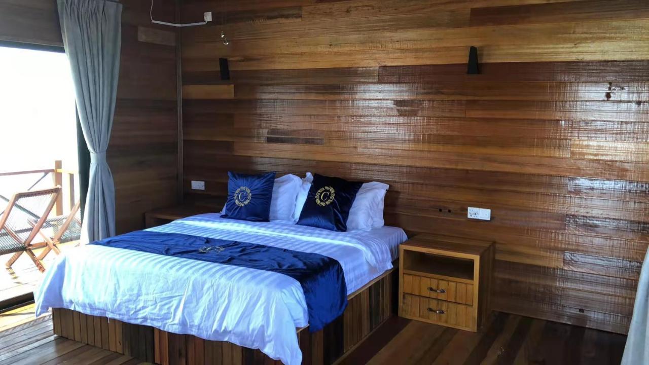 Seacoral Water Chalet Hotel Semporna Bagian luar foto