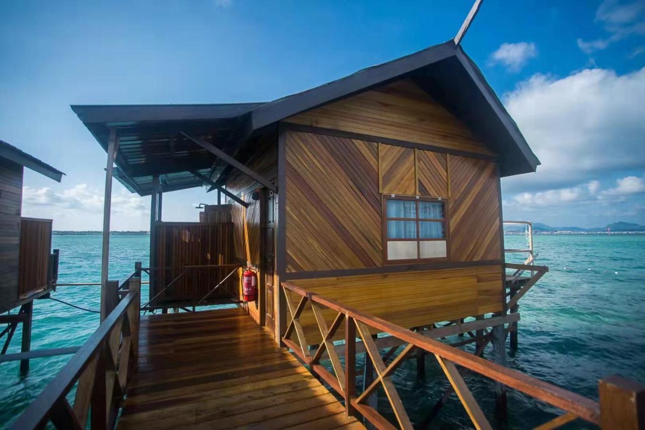 Seacoral Water Chalet Hotel Semporna Bagian luar foto