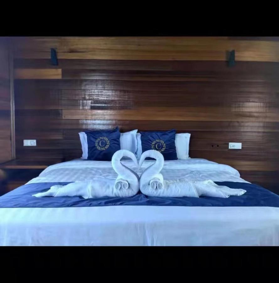 Seacoral Water Chalet Hotel Semporna Bagian luar foto