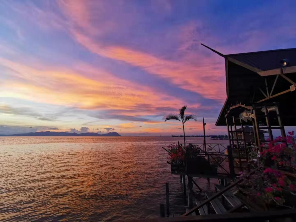 Seacoral Water Chalet Hotel Semporna Bagian luar foto
