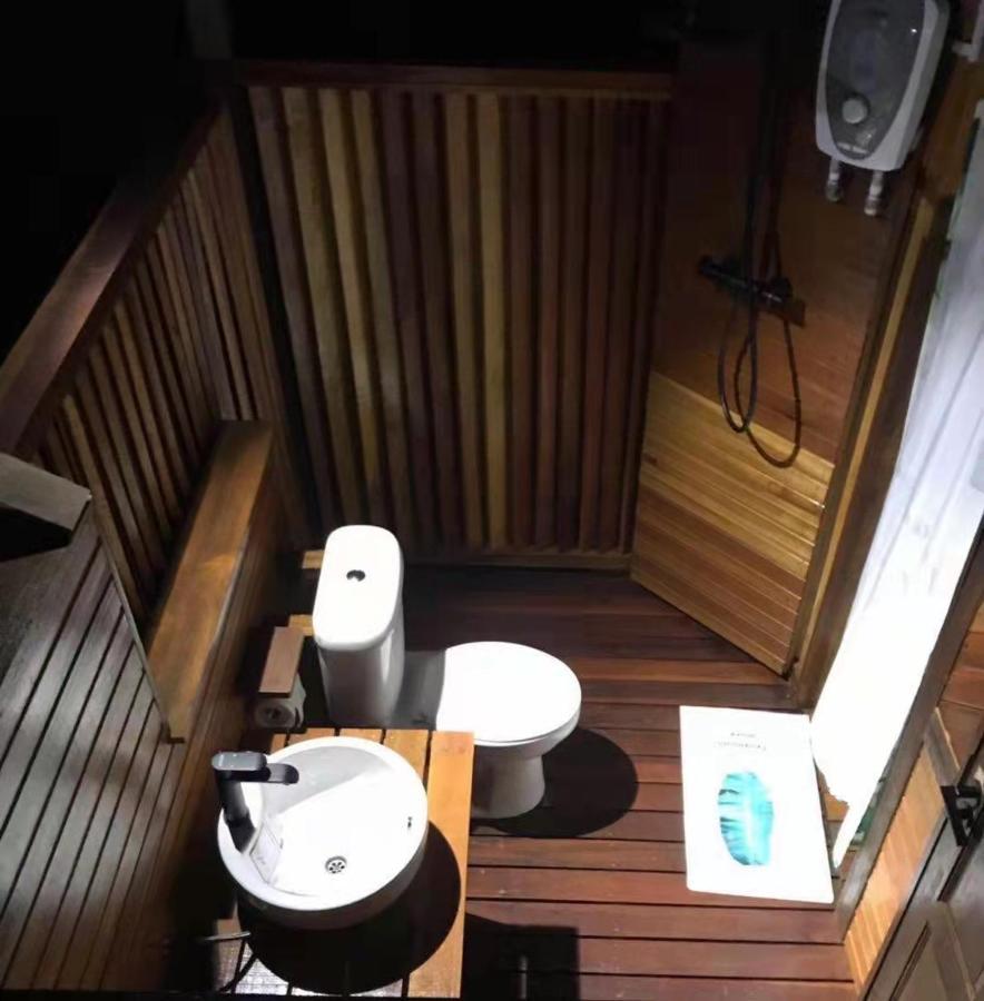 Seacoral Water Chalet Hotel Semporna Bagian luar foto