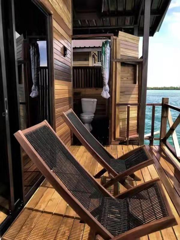 Seacoral Water Chalet Hotel Semporna Bagian luar foto