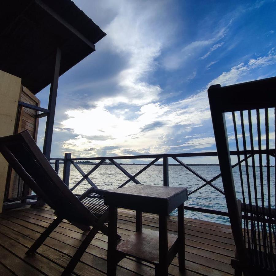 Seacoral Water Chalet Hotel Semporna Bagian luar foto